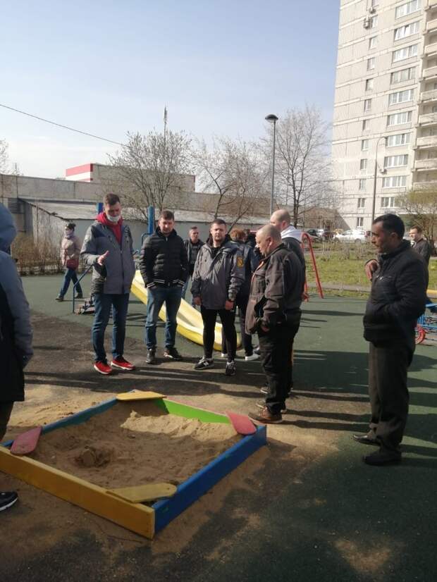 Цветник на Бибиревской приведут в порядок