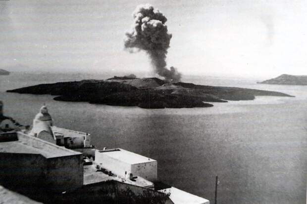 Взрыв вулкана на острове Санторин