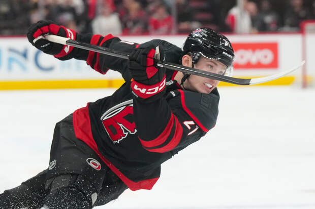 Российский игрок НХЛ получил травму после силового приема