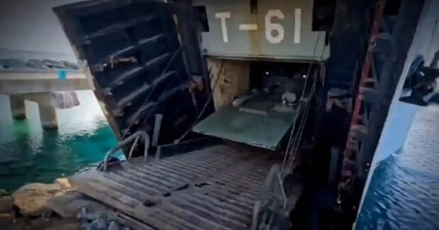 Показан севший на мель десантный корабль ВМС Венесуэлы