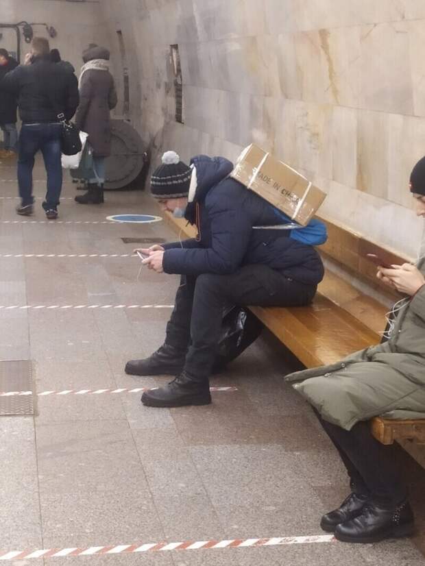 А ведь сколько еще всего интересного можно сделать из скотча и картона А ведь сколько еще всего интересного можно сделать из скотча и картона