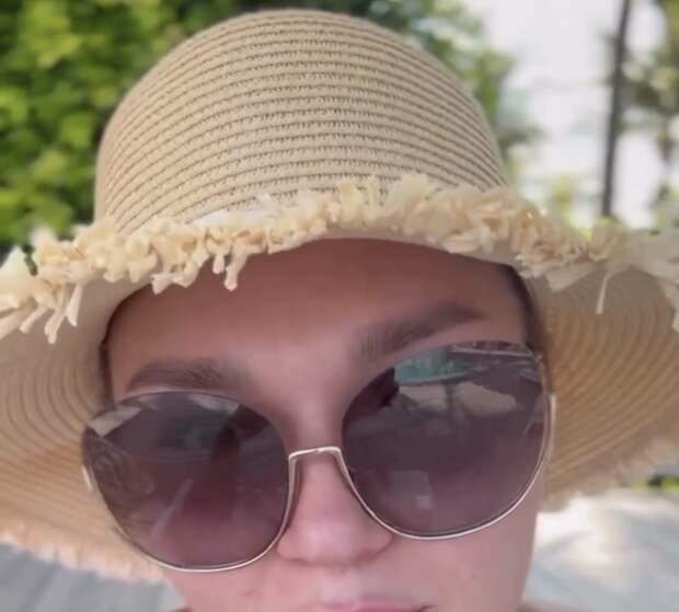 Юмористка Надежда Ангарская рассказала, что улетела из России