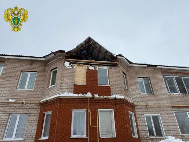 В Башкирии обрушилась фронтона многоквартирного дома
