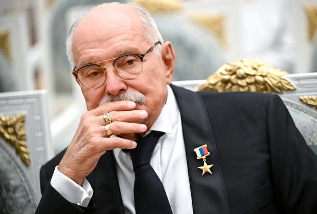 Михалков вспомнил о Путине и вампирах во время рассуждений об Эпштейне