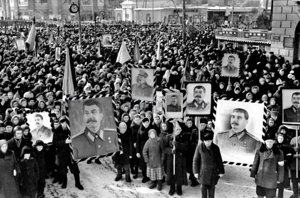 stalin-umer-narodnoe-gore-voronezh.jpg