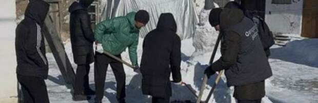 Волонтеры Карагандинской области помогают пенсионерам