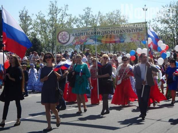 Первомайская демонстрация в Севастополе прошла без политических лозунгов