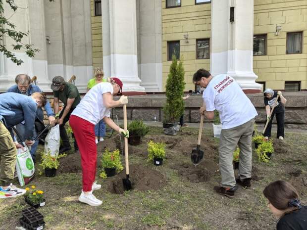 Субботник состоялся в здании Центрального академического театра Российской армии