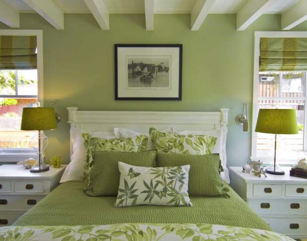 Бело-оливковая спальня