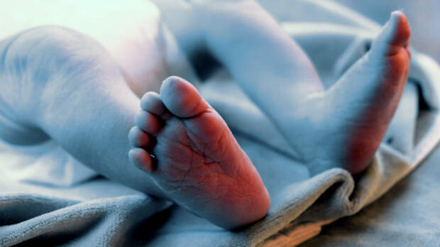 В Якутии женщина родила у регистратуры медцентра — ребенок получил травму