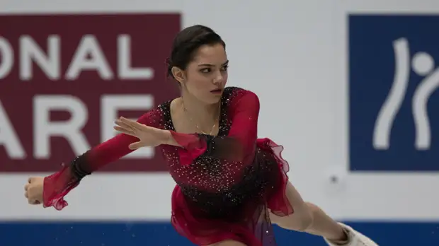 Авербух назвал бронзу Медведевой на ЧМ вознаграждением за сложный сезон