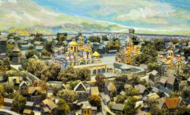 Киев являлся частью единой Древней Руси, будучи столицей одного из ее княжеств