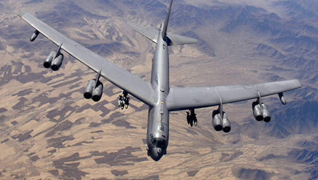 Американский многофункциональный стратегический бомбардировщик-ракетоносец B-52H/ Fh[bdyjt ajnj