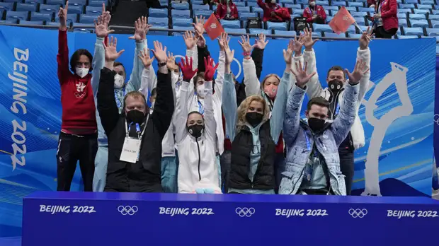 Сборная России по фигурному катанию второй раз в истории выиграла золото в командном турнире ОИ