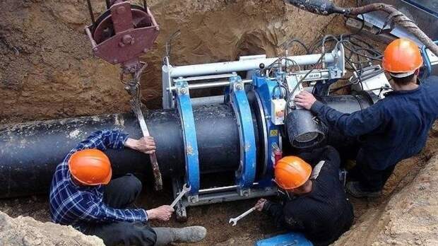 Сотрудники Водоканала начали замену поврежденного участка водопровода в Курортном районе