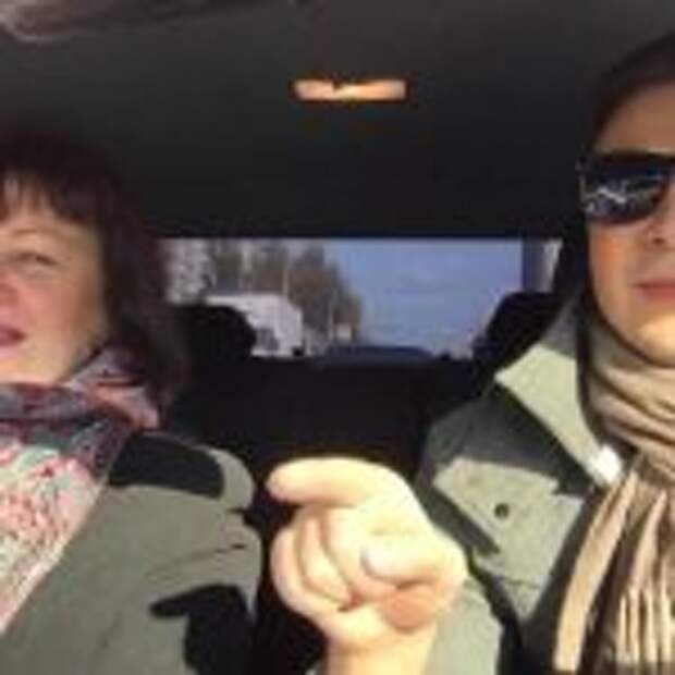 Здоровые бритоголовые мужики уже собирались поломать мне ноги, как внезапно сказала слово мама