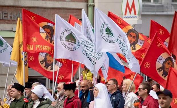 Крестный ход в Новосибирске: «Мы Русские! C нами Бог!»
