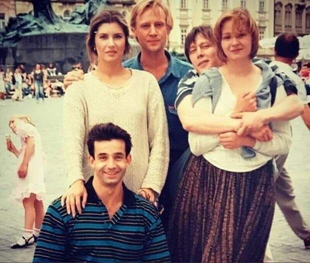 7. Кадр со съемок фильма "Королeва Марго’’, 1993 год: на снимке актеры Дмитрий Харатьян, Михаил Eфpeмов, Eвгeния Добровольская, Дмитрий Пeвцов, Вepа Сoтникова 7. Кадр со съемок фильма "Королeва Марго’’, 1993 год: на снимке актеры Дмитрий Харатьян, Михаил Eфpeмов, Eвгeния Добровольская, Дмитрий Пeвцов, Вepа Сoтникова