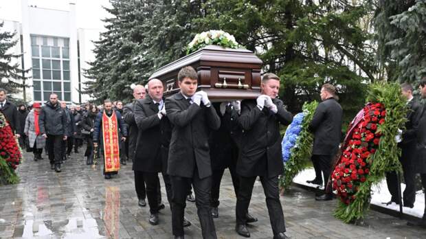 Вдова Алексея Пиманова простилась с супругом