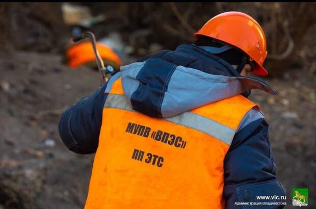 Коммунальщики Владивостока перекрыли фонтан кипятка на Эгершельде