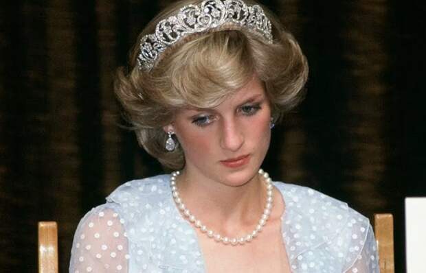 Тайны и проклятия: почему принцесса Диана стала кошмаром для короны и как это привело к ее гибели