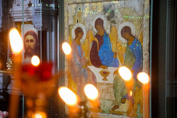 Кирилл призвал молиться перед "Троицей" Рублева о мире, любви и единстве