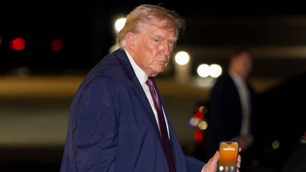 Трамп встретился с нефтяниками на фоне слухов о продлении блокады Ирана