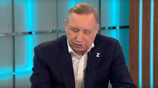 Беглов не смог вразумительно объяснить петербуржцам, почему из города не увозится собранный снег