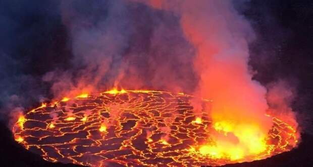Ньирагонго и Ньямлагира — самые активные вулканы-близнецы на Африканском континенте