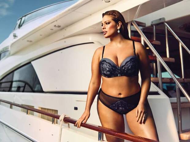 Эшли Грэм (Ashley Graham) рекламирует свадебное нижнее бельё