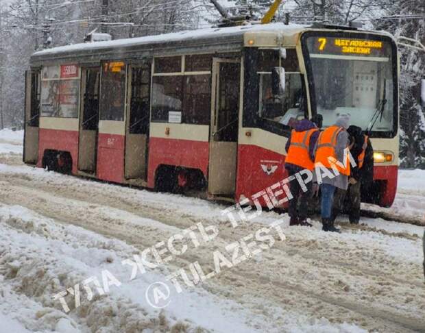 В Туле днем 9 января трамвай сошел с рельсов