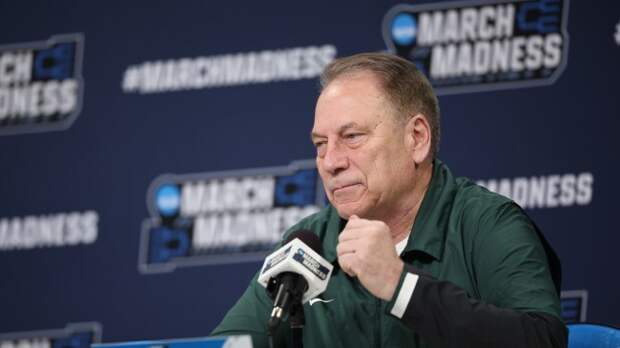 Tom Izzo speaks to the media.