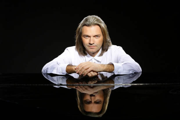 Премию BRAVO в Большом театре откроет Дмитрий Маликов с фортепианной композицией «Дыши»