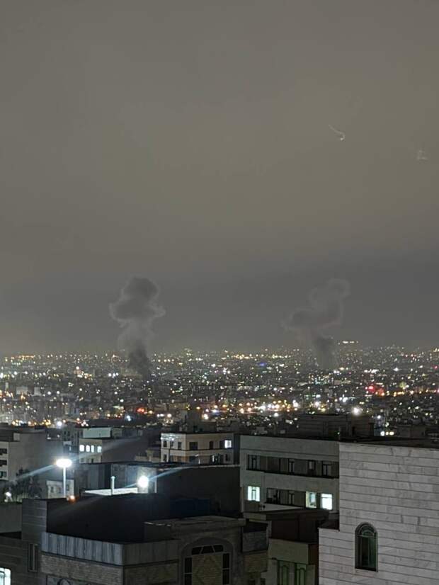 В эти минуты наносятся авиаудары по Тегерану, в частности международному