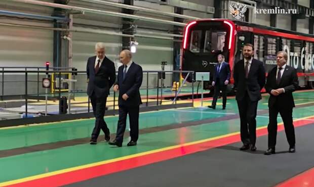 Путину показали первый российский беспилотный трамвай «Львёнок»