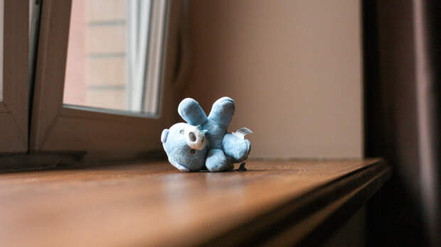 Бабушка указала на разные версии в деле заморенного голодом ребенка в Петербурге