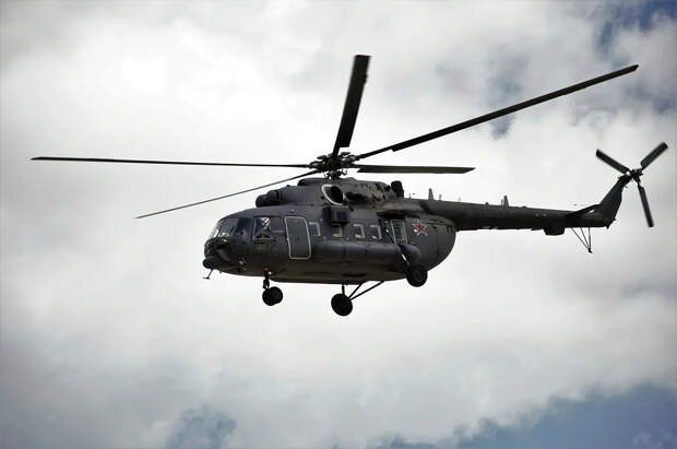 Показана попытка перехвата российского Ми-8 оператором FPV-дрона ВСУ
