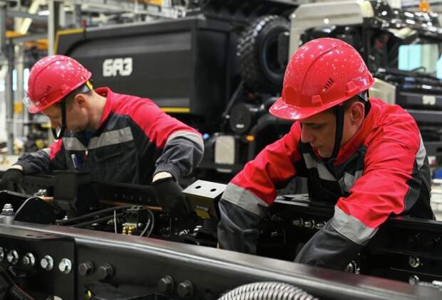 Серийное производство российских грузовиков БАЗ запустили в Петербурге