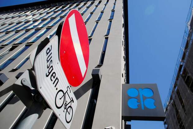 ОПЕК+ может обсудить паузу в повышении добычи нефти -- источник в ОПЕК+
