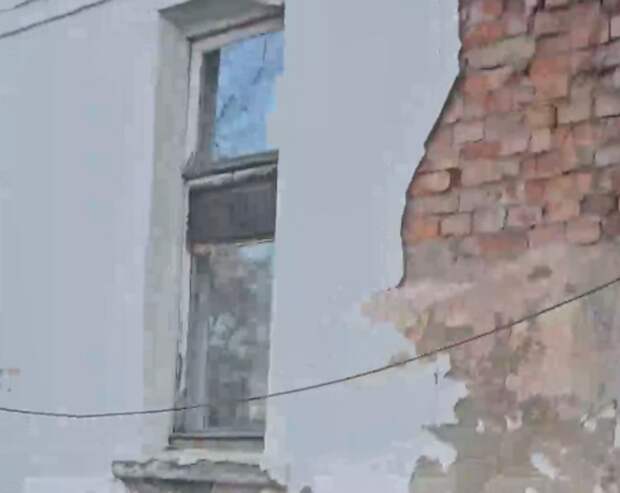 В Хабаровском крае жителям разваливающегося дома 4 года не дают новое жилье