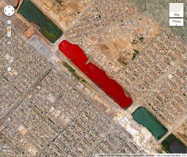 5. На Google картах можно найти кроваво-красное озеро. Оно располагается за пределами Садр-Сити в Ираке, и никто не знает, почему оно такого цвета. Google Карты, вокруг света, интересное, открытия
