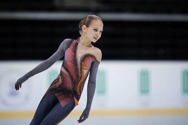 Трусова обратилась к болельщикам, предложив следить за онлайн-церемонией "ISU Skating Awards". ВИДЕО