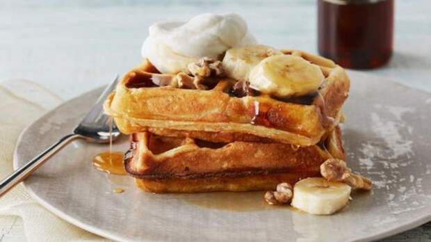 Вафли с бананами. \ Фото: cloudfront.net. Вафли с бананами. \ Фото: cloudfront.net.