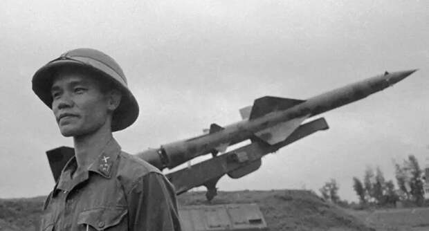 В начале 1960-х на вооружение советских зенитных ракетных войск поступил ЗРК С-75 «Десна» со станцией наведения 6-см диапазона, имевший существенные преимущества перед комплексом СА-75М «Двина» 10-см-2