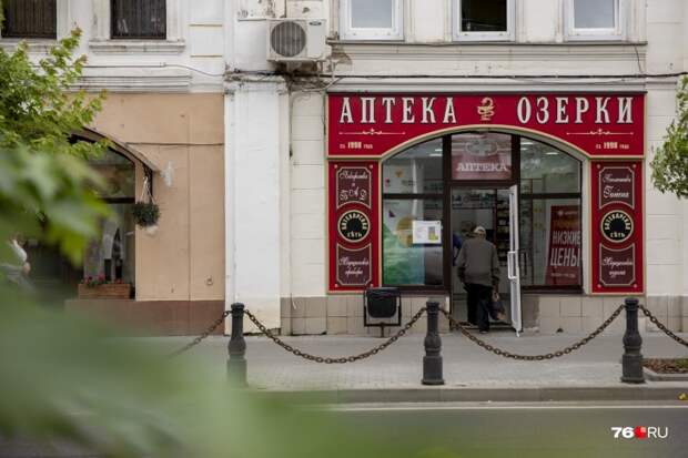 Вывески в центре города теперь оформлены в едином стиле Вывески в центре города теперь оформлены в едином стиле