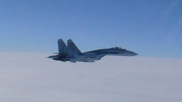Aviationist: в небе над Балтикой российский Су-27 «агрессивно перехватил» американский F-15