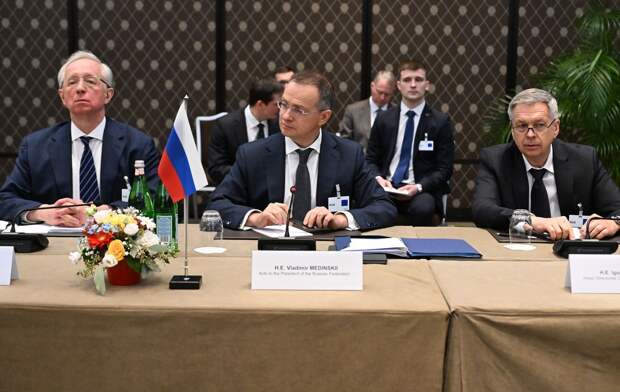 Ушаков: в переговорах по Украине сейчас перерыв по «понятным причинам»