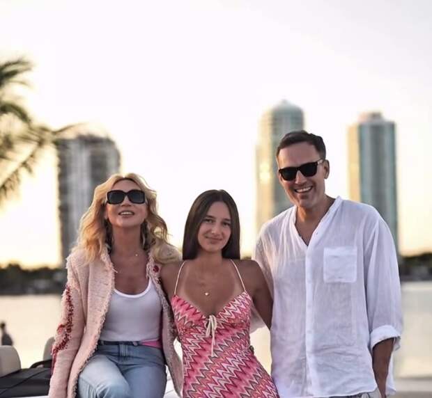 Певица Кристина Орбакайте снялась с семьей в день рождения дочери