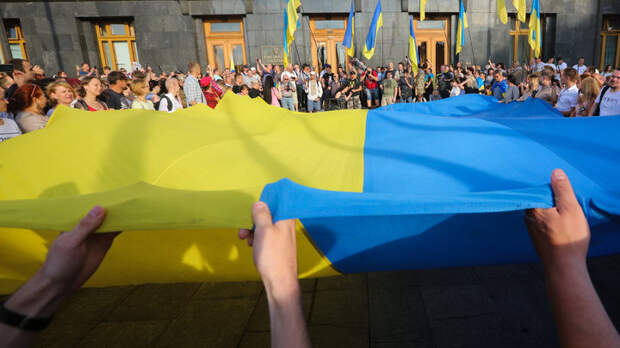 "Антиукраинская гнида": Писательница Ницой призналась, что у нее "немеют руки" от русских слов