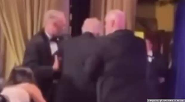 Опубликовано видео эвакуации Трампа из-за стрельбы в Вашингтоне